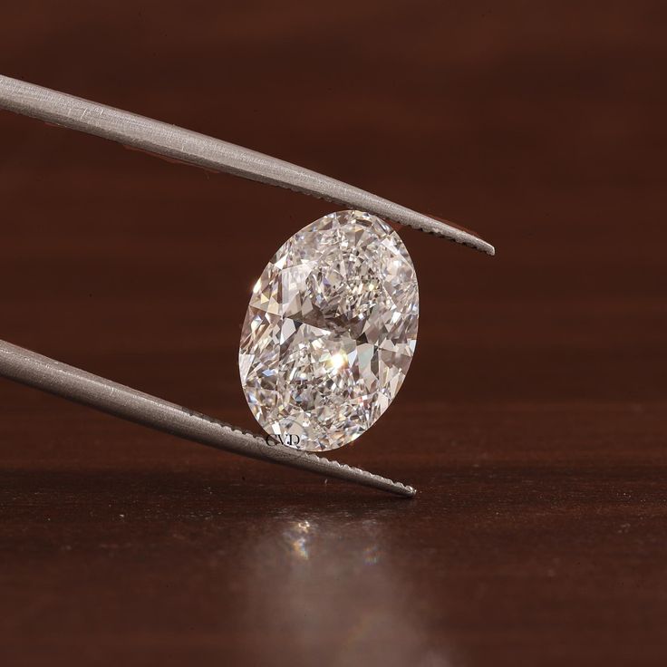 Oval cut diamond